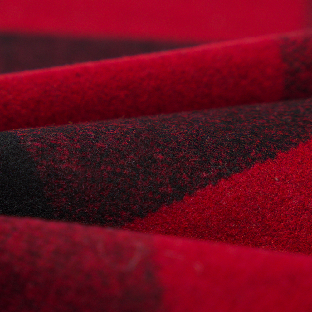 50 % lana, 40 % poliéster, 10 % otra fibra, 760 g/m, cuadros negros y rojos, tela Melton, ML-3010354